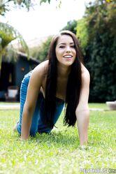 Ну почему в нашей стране девчонкам нельзя с голыми сиськами гулять?