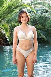 Мокрая девочка