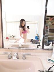 Как ты думаешь, я леди или шлюха?