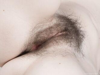 Милая, может тебе бритву на 8 марта подарить?