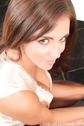 Ну как не повысить зарплату такой секретарше!