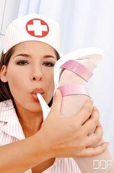 Медсестра, успокойте пожалуйста мой стояк!