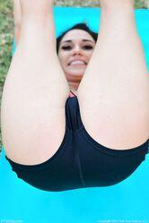 Можешь рассматривать меня, пока я добрая!