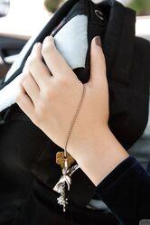 А твоей девушке слабо в таком виде на улицу выйти?