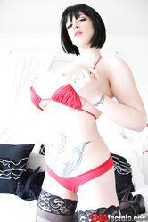 Я не только охуенная. Я еще и сосу так, что ты просто закачаешься!