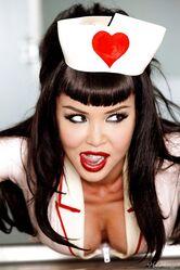 Хочешь мне укольчике поставить?