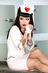 Хочешь мне укольчике поставить?