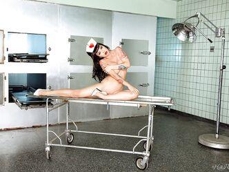 Хочешь мне укольчике поставить?