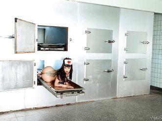 Хочешь мне укольчике поставить?