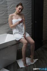 Я письку помыла. Айда трахаться!