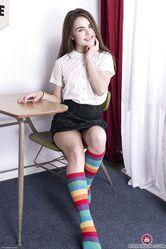 Какая умничка, все щелочки показала!