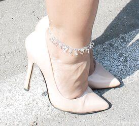 А ты я смотрю, совсем совесть потеряла