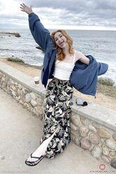 Ну давай дорогая, покажи нам всю свою красоту!