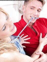 Дорогая, я очень хочу твою письку полизать!