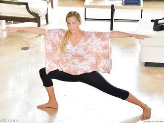 А хочешь я для тебя даже трусики сниму?