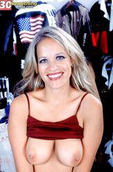 Ну что, тебе понравилась моя грудь?