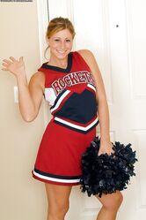 Хочешь к моей груди прижаться?