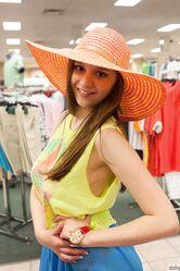 Будешь хорошо себя вести - сиськи покажу