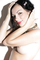 На меня даже у мертвого член встанет