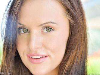 Интересно, скольких ты уже с ума свела?