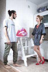 Можешь прямо в жопу меня поцеловать!