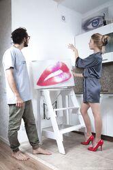 Можешь прямо в жопу меня поцеловать!