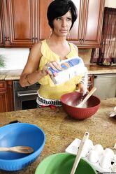 Я блядь, а не кухарка!