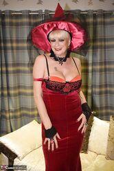 Твоей дырке пора на пенсию!