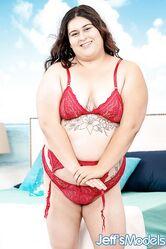 Скажи честно, тебя хоть кто-то ебет?