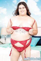 Скажи честно, тебя хоть кто-то ебет?