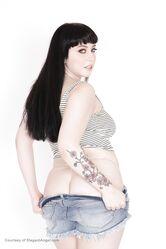 Вот сейчас снимем трусики и начнем резвиться!