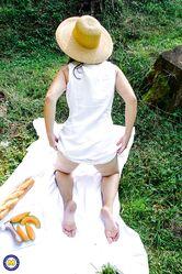 Надеюсь меня тут кто-нибудь застукает и выебет