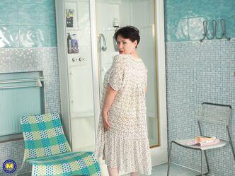 Бедненькая, как же ей мужика то хочется!