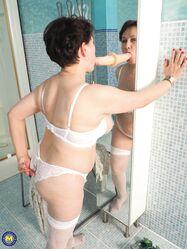 Бедненькая, как же ей мужика то хочется!