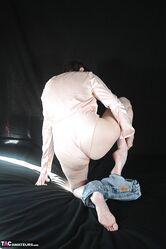 Ну как тебе мой стриптиз? Хоть немного возбуждает?