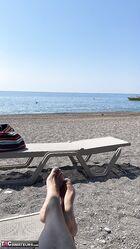 Приходи ко мне на пляж, трусы сними и рядом ляжь