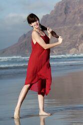 Она прекрасней самой Афродиты