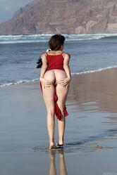 Она прекрасней самой Афродиты