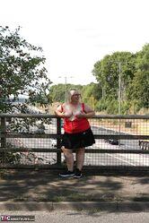 Если бы у тебя год не было бабы, вдул бы ей?