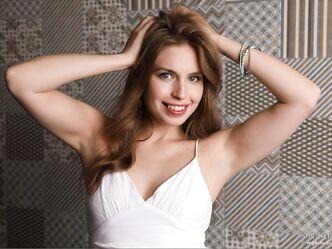 Умничка, не забыла пизду показать!