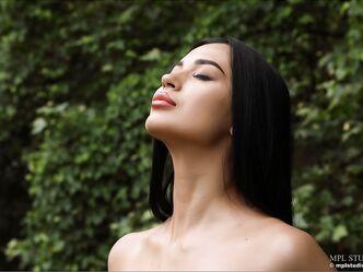 Я решила без трусиков прогуляться!