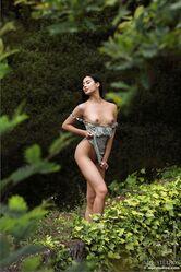 Я решила без трусиков прогуляться!