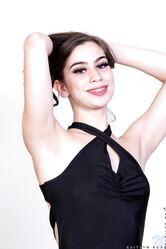 Она научилась получать наслаждение в одиночку. А ты?