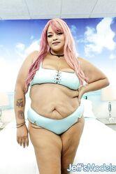 Солнышко, а тебя то хоть кто-то ебет?