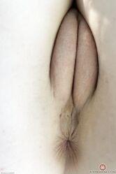 Даже не надейся. Она тебе не даст!