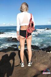 И вообще я красавица, а не жалкая блядь!