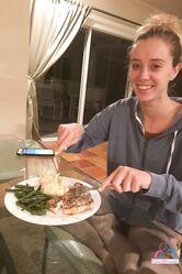 Она моя королева а не шлюха!