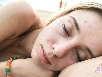 Она моя королева а не шлюха!