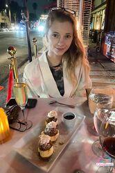 Мы требуем, чтобы ты сняла трусики!