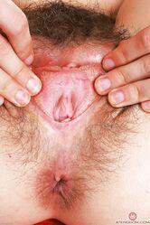 А ты почему за своей мандой не ухаживаешь?